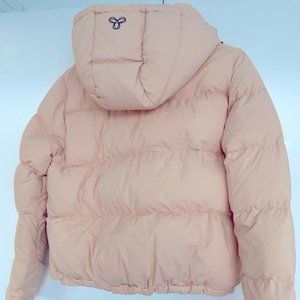 Aritzia Super Puff blush cropped coat